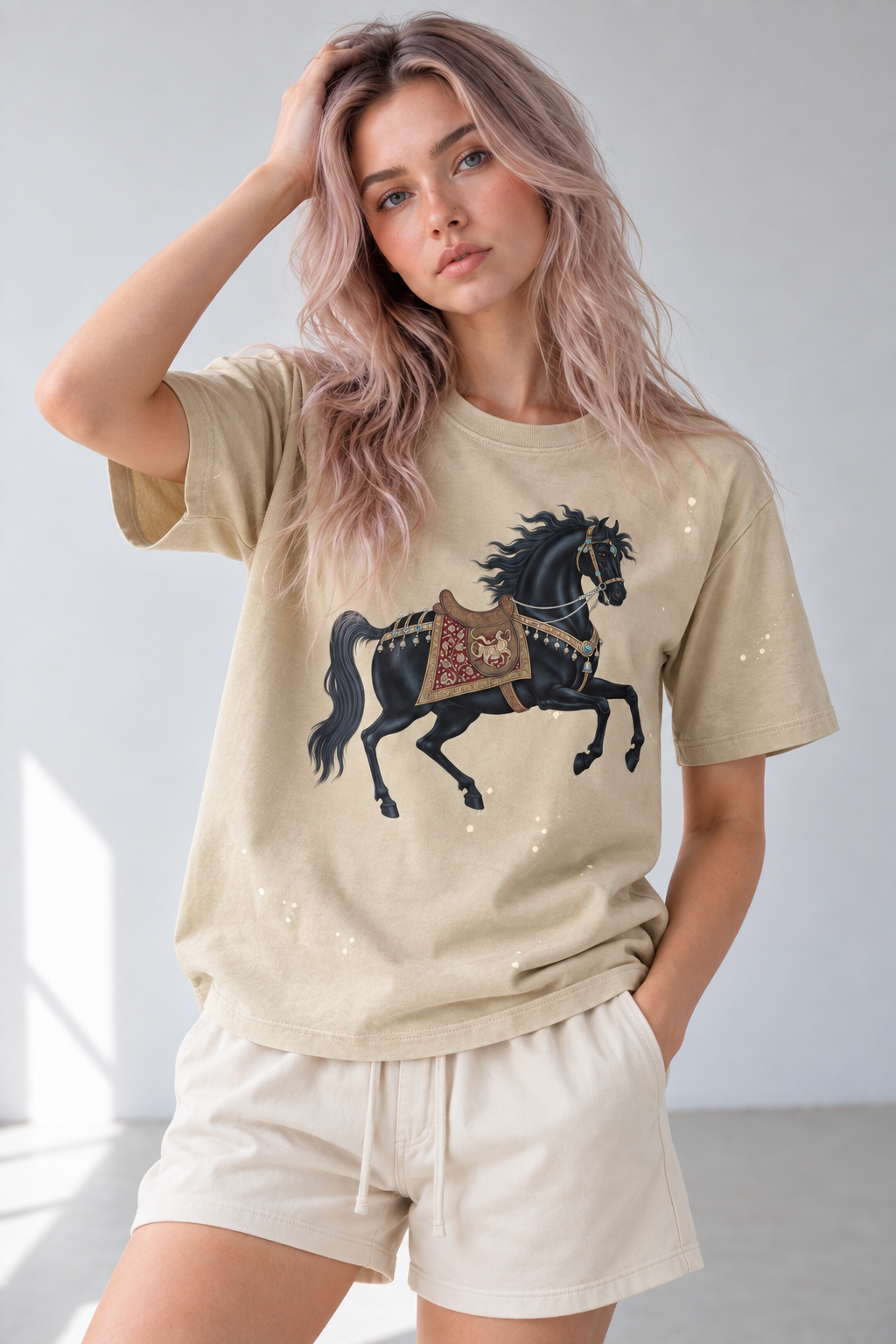 T-shirt à éclaboussures de peinture et bords effilochés à la main — Streetwear rétro délavé au soleil