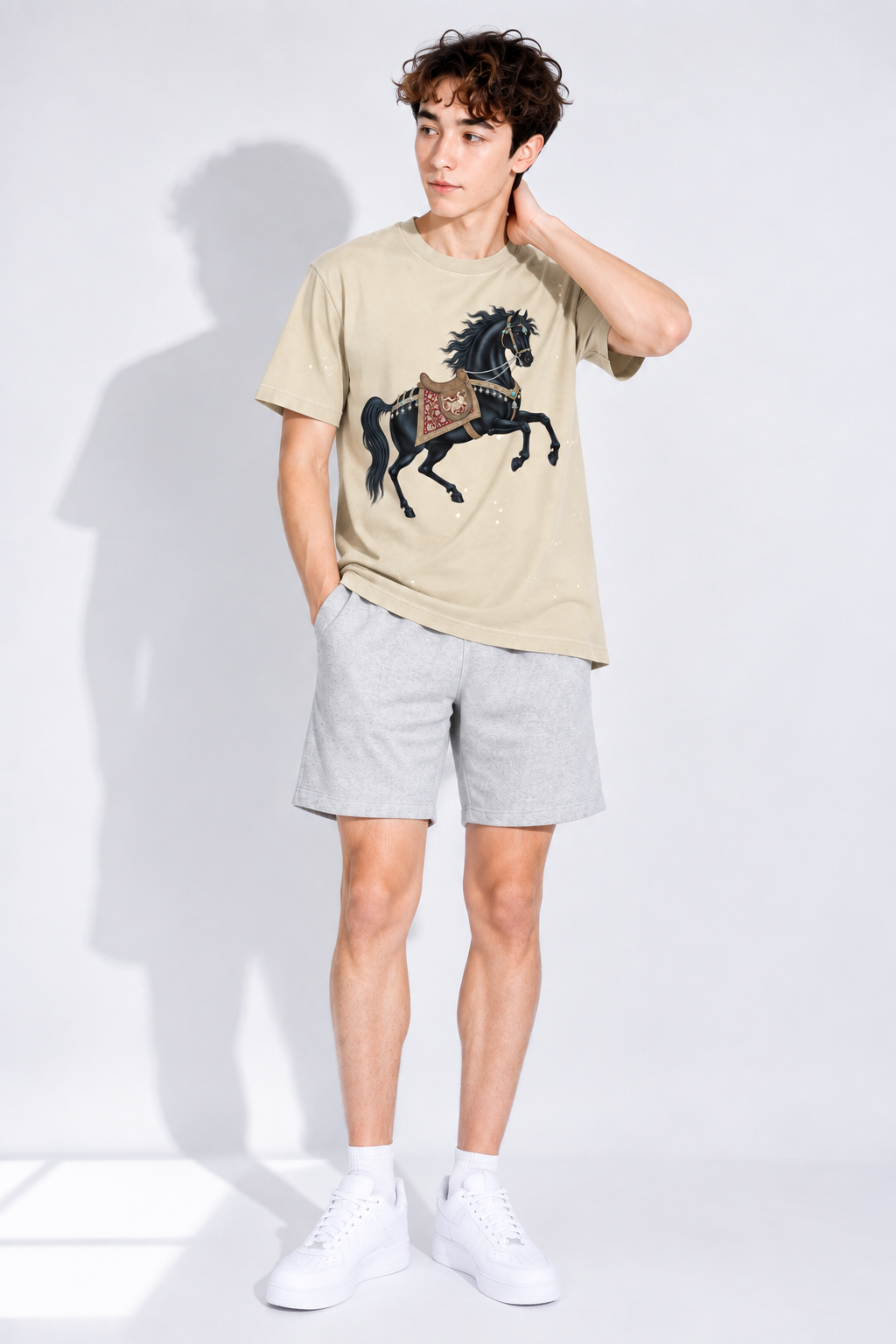 T-shirt à éclaboussures de peinture et bords effilochés à la main — Streetwear rétro délavé au soleil
