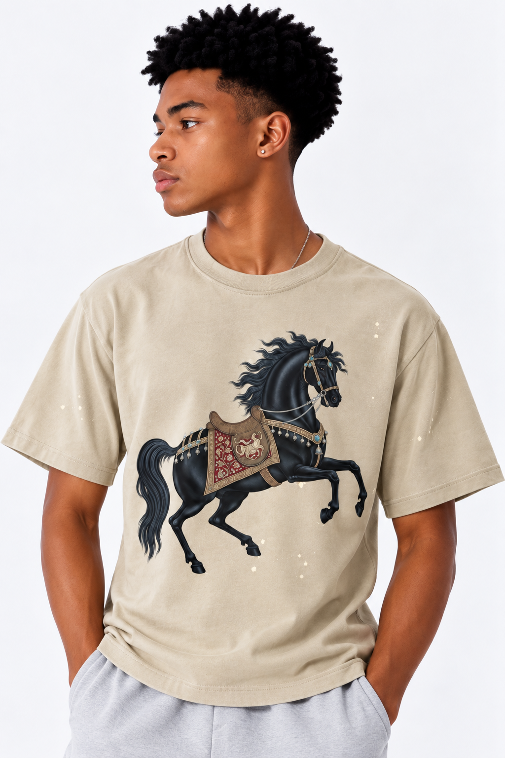 T-shirt à éclaboussures de peinture et bords effilochés à la main — Streetwear rétro délavé au soleil