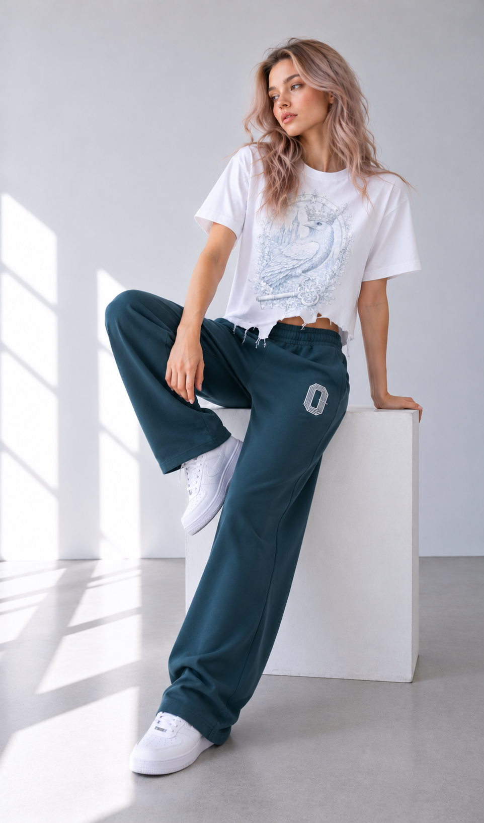 Navy Barrel-Leg Sweatpants — Retro Off-Duty Essential